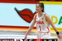 不是张曼曼！中国女篮险胜捷克一人暴露原形，王思雨为她牺牲最大