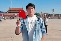 吴奇隆在天安门广场举国旗被台湾取消活动 本人回应：不赚钱也是这个立场