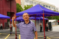 66岁大爷读大学 绩点排全班前三