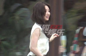 毛晓彤和朋友聚会 眉眼弯弯元气十足