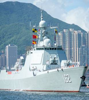 综述：国安家好庆回归 香江舰影引热潮——南宁舰、衡阳舰抵港激发爱国热情
