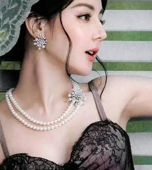 迪丽热巴越来越耀眼,晒最新青春惹火写真,豹纹与蕾丝太性感
