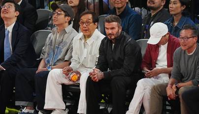 组图：姚明观战NBA中国赛 成龙贝克汉姆同框