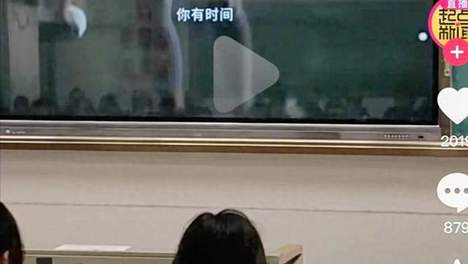 8个月未发工资！江西老师放电影抗议，教育局却指责缺乏奉献精神