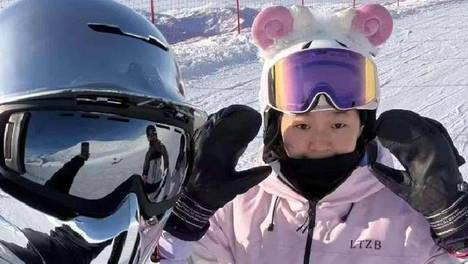 18岁！全红婵假期滑雪惹争议，网络暴力让奥运冠军难成普通少女