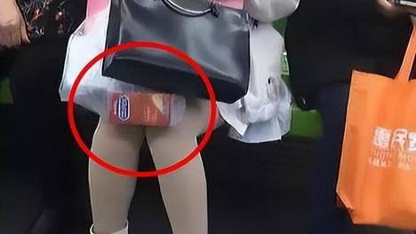美女，难道戴口罩就可以肆意而为了吗，好尴尬，哈哈。