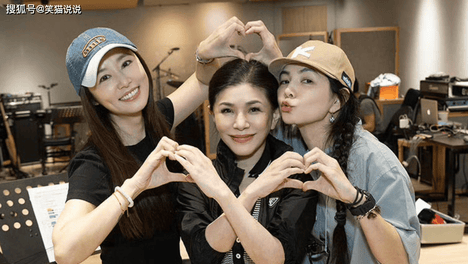 张清芳准备公益演唱会，林心如陈嘉桦亮相彩排室，三人相聚好开心！
