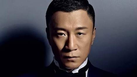 笑不活了！孙红雷“连夜关闭人脸支付”梗爆火，全网玩梗热度破亿 孙红雷因撞脸梗被玩梗，引发全网热议，话题爆火，网友二次创作形成热潮，展现其高人气。