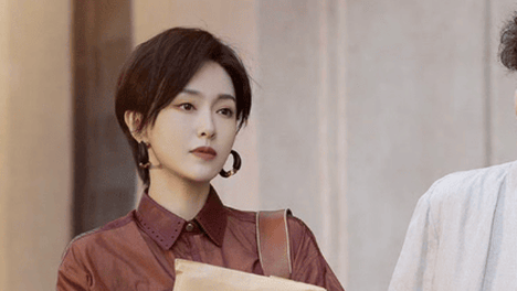 唐嫣杨采钰职场LOOK大放送，“独身女人”的经典穿搭，简约干练