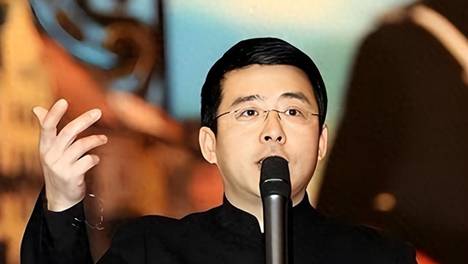 那个曾扬言让中国给全世界道歉，惨遭央视开除的阿丘，如今怎样了