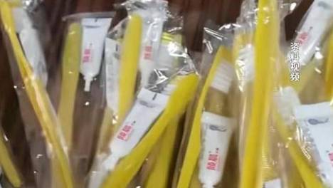 央视突袭！每天塞嘴里的，竟是化工废桶加烂拖鞋做的，官方已出手