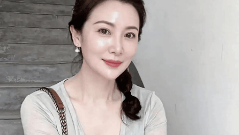 女人最“扛不住”的3种触摸，尤其是第二种，让她从身体到灵魂都依赖你