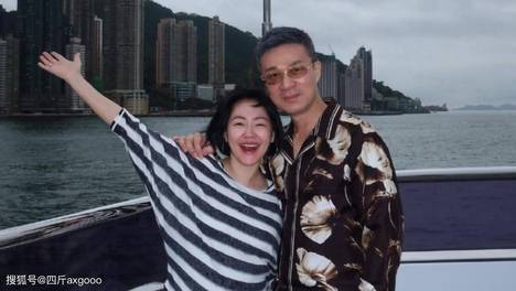 02:55 小S全家香港度假，夫妻关系和睦，两女儿妆容精致像网红 小S全家香港度假