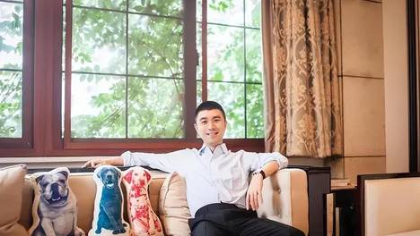 7月20日：蛇鼠一窝！恒大前二把手夏海钧美国藏身处曝光，邻居竟是卷百亿跑路的陈炫霖