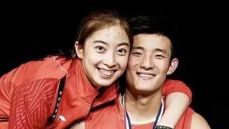 王适娴：羽坛第一美女，17岁与谌龙私定终身，为爱放弃事业