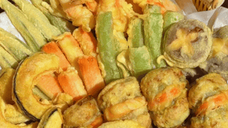 特色炸物搭配清爽蘸料，香而不腻，休闲解馋小食