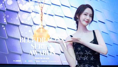 林允儿连续5年担任“Blue Dragon Series Awards”主持人 今年依旧是完美的“MC女王”！