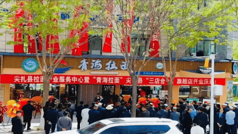 3 万家兰州拉面，开始自立门户“换招牌”，身份错位终要改写？