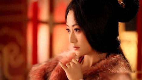 只因长得太美，她先后被6人轮番霸占60年，48岁依然被人争抢宠爱