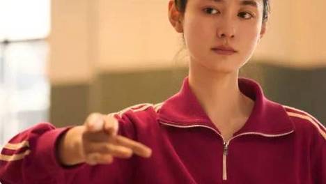 直播中给女明星造谣，质问《主角》剧组为何剪她的戏，她这是多不甘心啊！