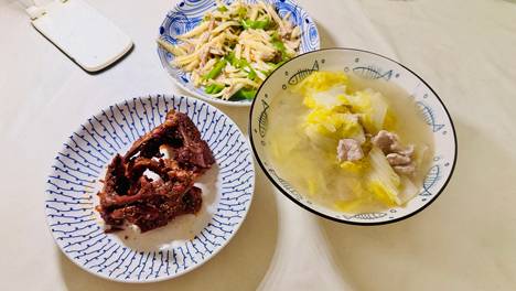 还是自己买菜做饭吃得舒服