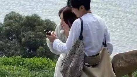 离婚6年后他谈了个小十几岁的新女友？前妻坦言不介意他新恋情。