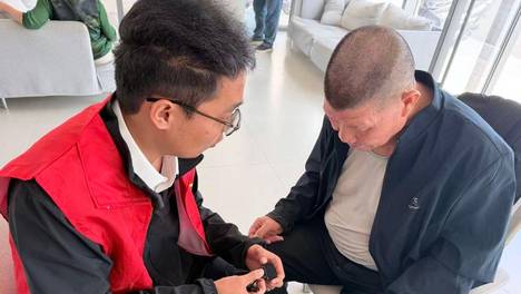 一键呼叫守护 “夕阳红”——薛村智能手表为独居老人装上 “安全锁”