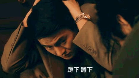 《交锋》林看山至死不知，睡钱文英使金丽娜怀孕，才是他的催命符 那么，金丽娜为何要背叛他？为何要选择帮助锦兰监视他，甚至连怀上他的孩子都没有动摇，亲手把他送进牢中？
