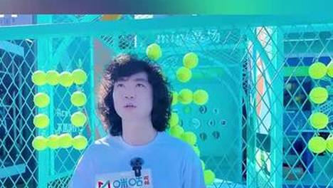 郑钦文中网人气票王实至名归！吴尊秒变迷弟，李小鹏直呼无疑是她