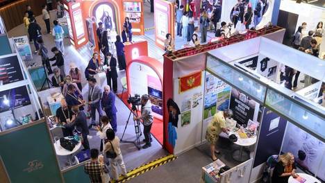 官方将调查小车坠桥事故车道设计