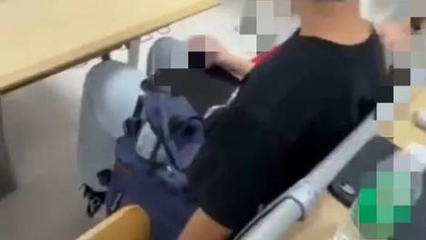 华南理工一男生课堂偷拍女生裙底被当场发现，校方：对涉事学生作出留校察看处分，是否发布通报需进一步了解后再确定