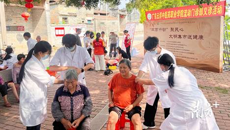 做理疗、识本草、品茶饮，云城这个“集市”有爱又有趣