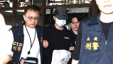 最离谱星二代，狄莺儿子自制火枪遭刑拘，奇葩母爱引热议