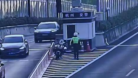 再现“杭州速度”！晚高峰跨区接力，杭州交警为受伤幼童“抢”出生命通道