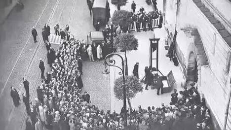1939年，法国最后一次公开用断头台行刑