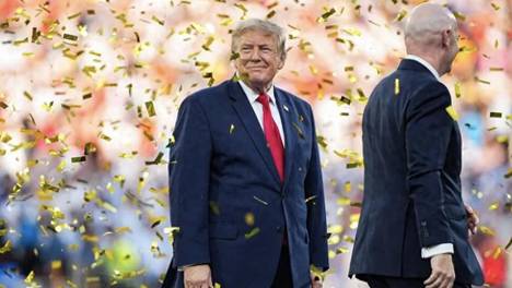 西班牙太狂了！一点面子不给特朗普留，刚颁完奖就让他站一边