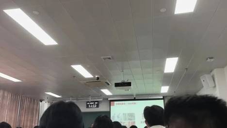 送孩子上大学后，回到家里空了一半