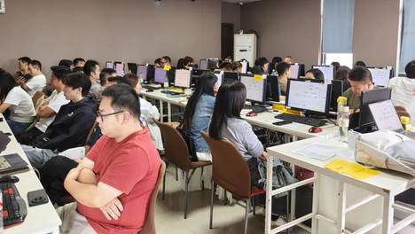 足下软件学院10月12日人工智能训练师免费培训班开班，更多免费培训火热报名中