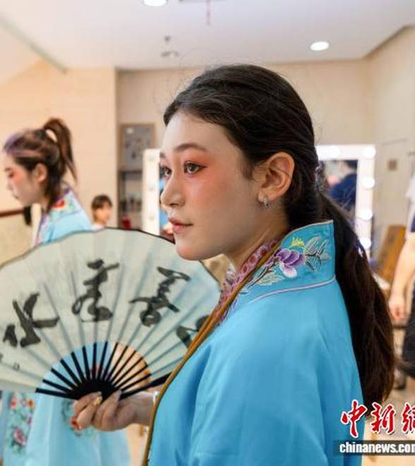 加拿大华裔青少年在重庆与传统文化结缘