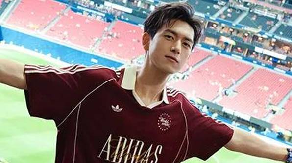 李现亮相2026世界杯为正赛开球