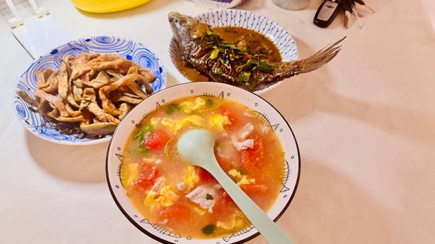夫妻俩的午餐，一菜一汤，足够了