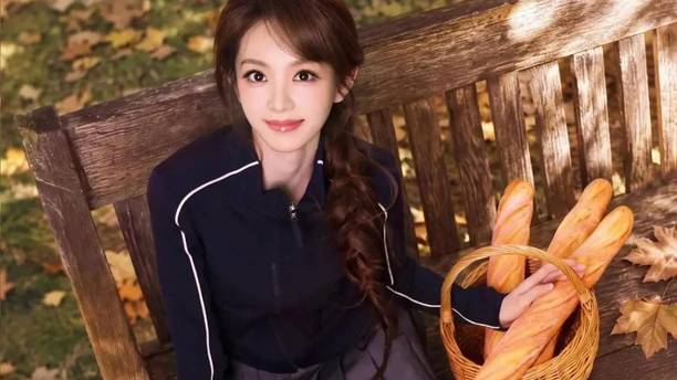 田曦薇双生姐妹花设定带感，私服穿搭甜酷，反差感up