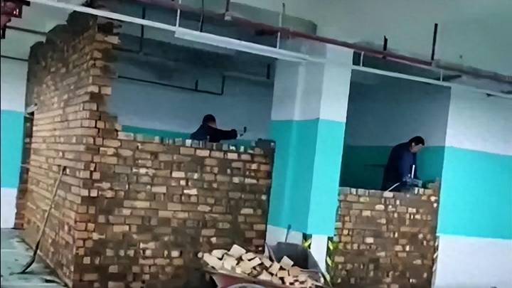 业主花9万买地下子母车位砌墙盖房，你怎么看？
