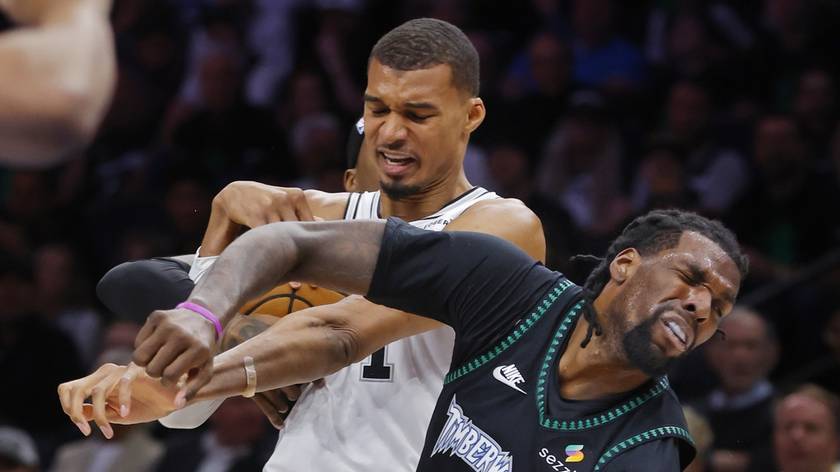 NBA-马刺VS森林狼 文班亚马肘击里德