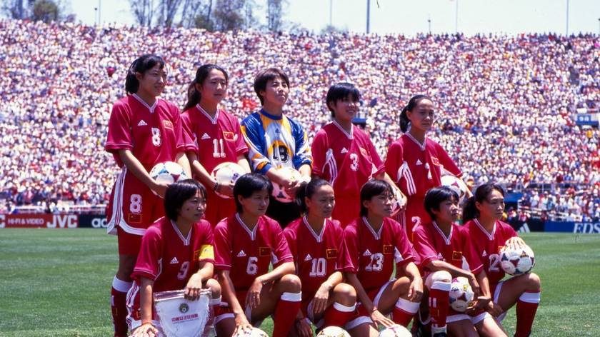 中国女足史上今天：1999年7月10日世界杯再次遭遇黑哨，又被美国抢走冠军，当年铿锵玫瑰你还认得几位？
