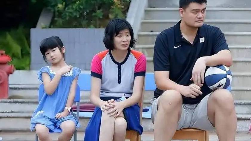 为什么要让女儿入美国籍？姚明只说了一句话，怼的记者哑口无言