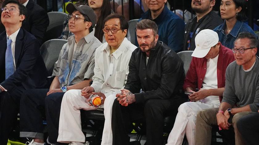 组图：姚明观战NBA中国赛 成龙贝克汉姆同框