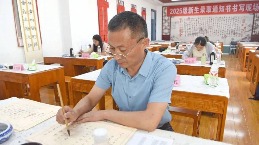 无法忽视的经济账：当录取通知书回归“一张纸”