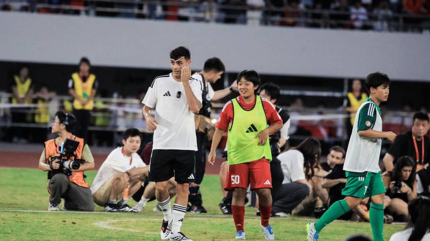 青岛西海岸2-0胜山东泰山，郑智赞李昊表现出色，冲击亚冠资格在望！