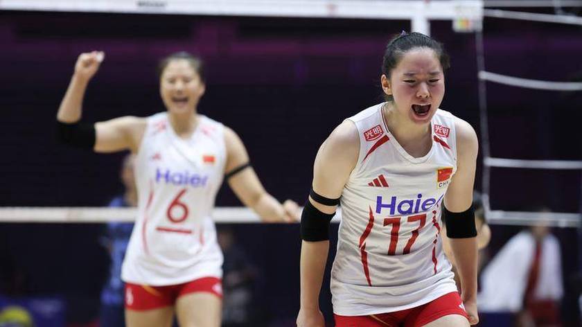 亚锦赛-中国女排3-0晋级四强 怒吼庆祝